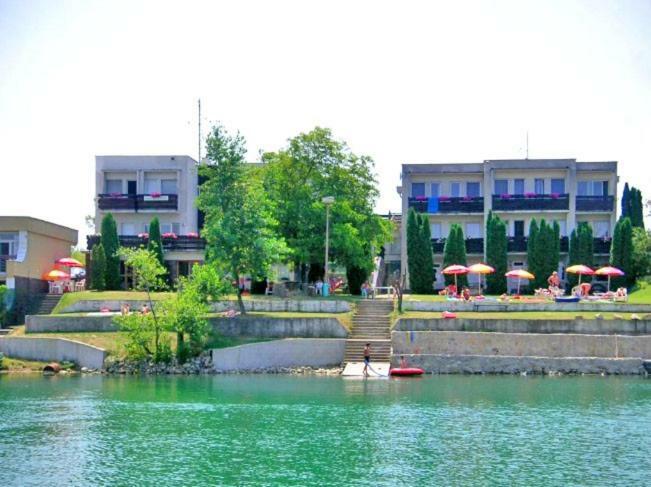 Hotel Fortuna 세네츠 외부 사진